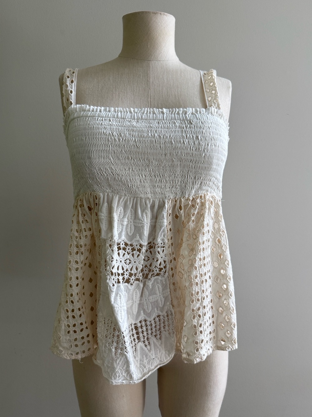 Anthropologie Ivory Smocked Peplum Tank XS Eyelet Lace Texture Details L👀K - Picture 6 of 13